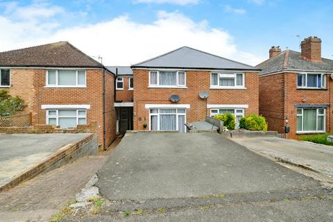 Oakfield Road, Hastings TN35 3 bed semi
