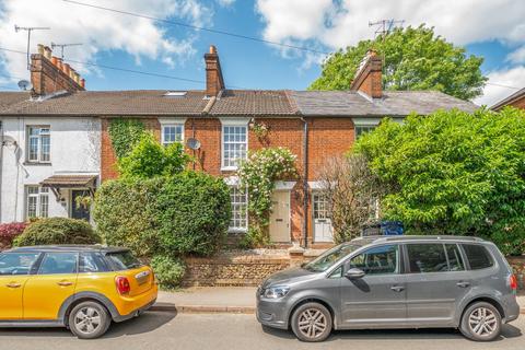 Guildford Road, Farnham, GU9 2 bed terraced house for sale