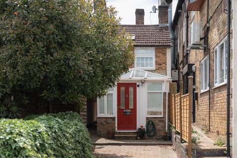 High Street, Berkhamsted... 1 bed terraced house for sale
