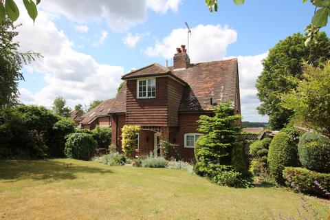 WORPLE ROAD, SOUTH LEATHERHEAD, KT22 2 bed detached house for sale