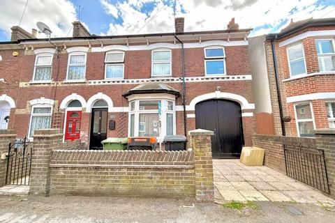 Princes Street, Dunstable 4 bed end of terrace house for sale