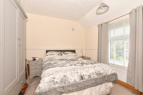 Hyde Place, Canterbury CT3 3 bed semi