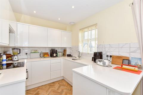 River Road, Littlehampton, West Sussex 1 bed apartment for sale