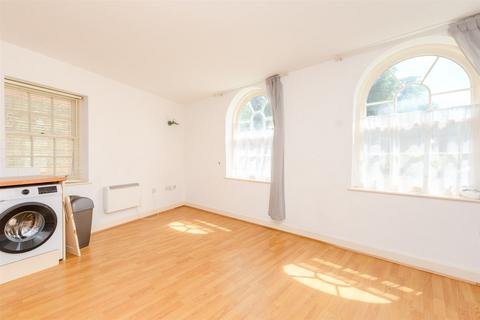 New Road, Rochester, Kent 1 bed ground floor flat for sale