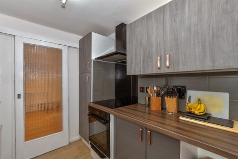 Windmill Hill, Sevenoaks TN15 2 bed semi