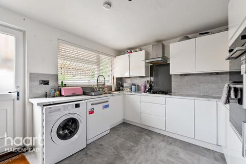 Fotherby Court, Maidenhead 2 bed terraced house for sale
