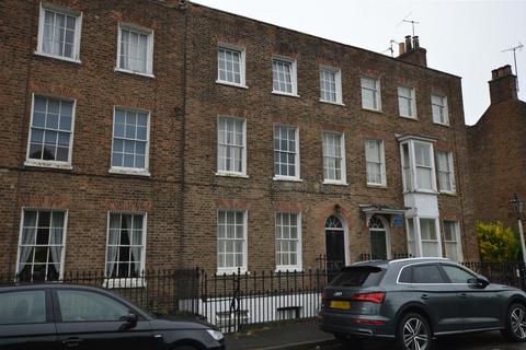 London Road, Spalding PE11 7 bed house for sale