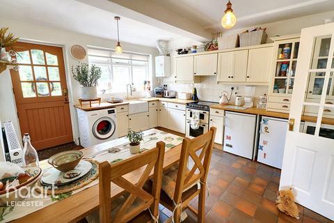 Thurcaston Road, Leicester 3 bed cottage for sale