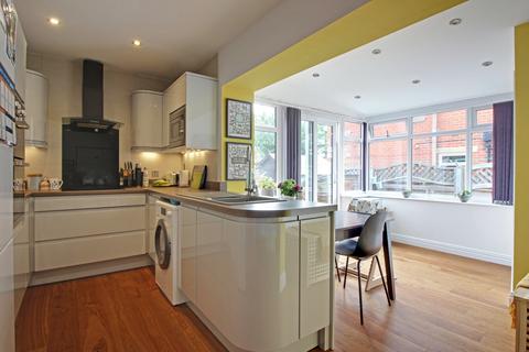 Whitelee Gardens, Mytholmroyd 2 bed terraced house for sale