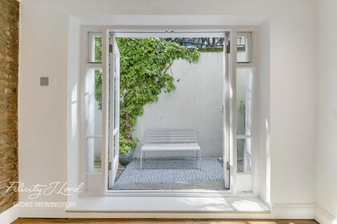 The Duplex, Alkham Road, London N16 2 bed flat for sale