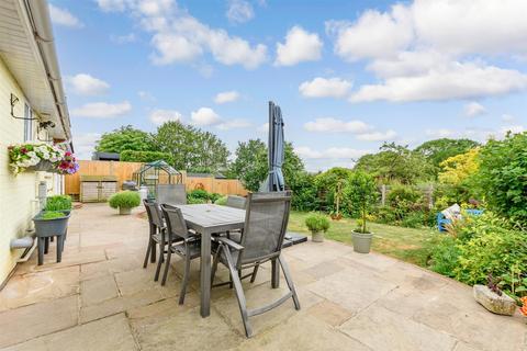 Fairview Road, Istead Rise, Kent 3 bed chalet for sale