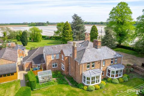 Holbeach Hurn 7 bed detached house for sale