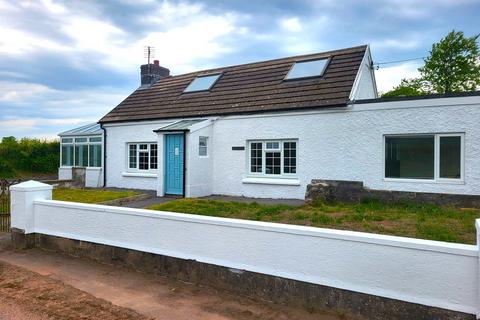 Cwmisfael, Llanddarog, Carmarthen SA32 3 bed detached bungalow for sale