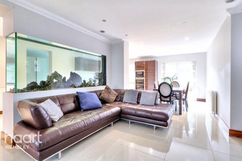 Lavender Avenue, LONDON 5 bed detached house for sale