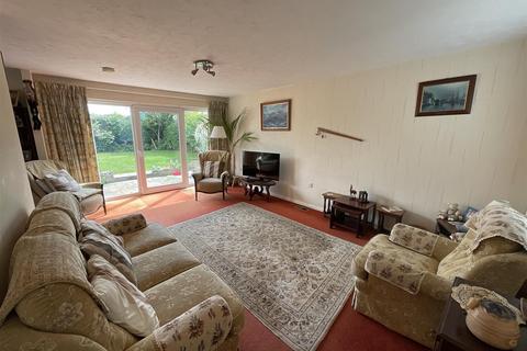Ellis Way, Bognor Regis, West Sussex 3 bed bungalow for sale