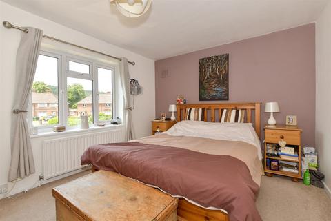 Warwick Close, Dorking RH5 3 bed semi