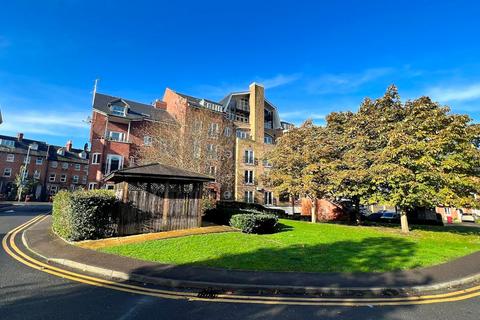 Iliffe Close, Reading RG1 2 bed apartment for sale