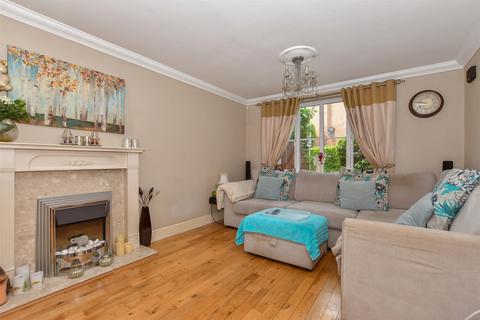 Discovery Road, Maidstone ME15 4 bed detached house for sale