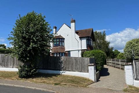 14 Priory Road, Arundel 4 bed detached house for sale