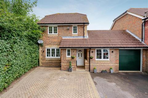 Francis Gardens, Warfield 3 bed link detached house for sale