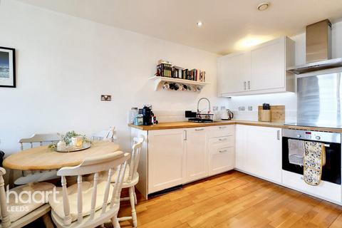 Gotts Road, Leeds 2 bed apartment for sale