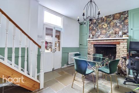 High Street, Aylesford 2 bed end of terrace house for sale