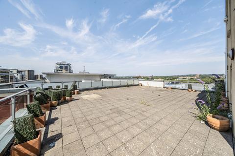 Boulevard Drive, Beaufort Park, NW9 5 bed apartment for sale