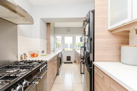 Westbrooke Crescent, Welling, Kent 3 bed link detached house for sale