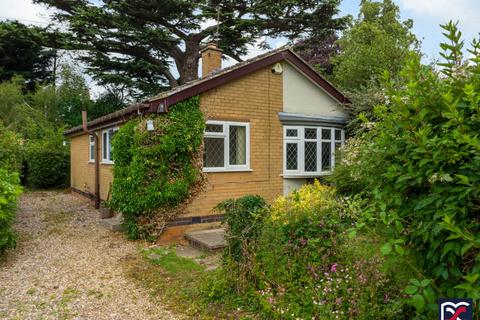 Marsons Drive, Crick NN6 2 bed detached bungalow for sale