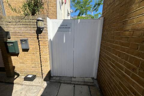 69 Falcon Road, London SW11 3 bed flat for sale