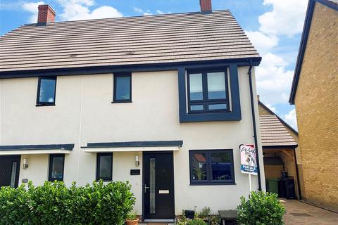 Saddleback Close, Ashford TN25 3 bed semi