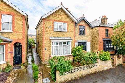 Russell Road, Walton