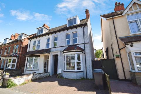 Drummond Road, Skegness PE25 5 bed semi
