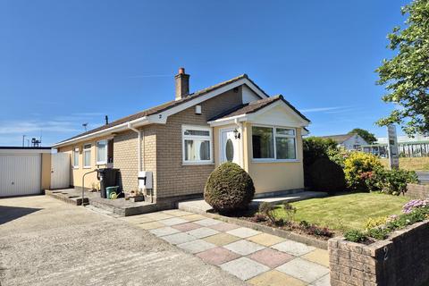 Trenethick Avenue, Helston TR13 3 bed detached bungalow for sale