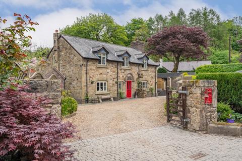 Mold CH7 4 bed cottage for sale