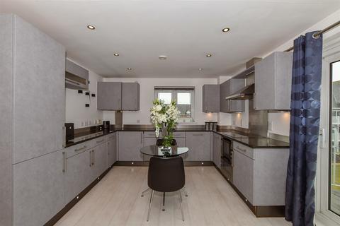 The Lakes, Aylesford ME20 2 bed apartment for sale