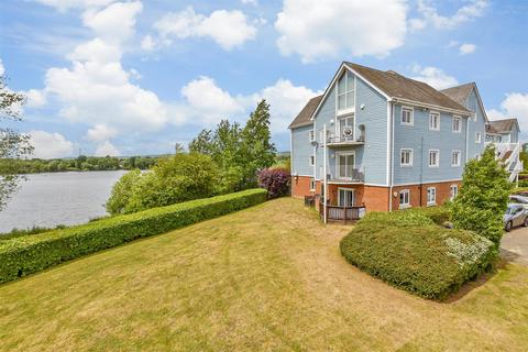 The Lakes, Aylesford ME20 2 bed apartment for sale