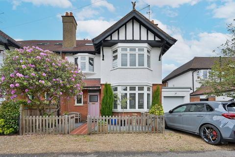 Avenue Rise, Bushey, WD23 4 bed semi