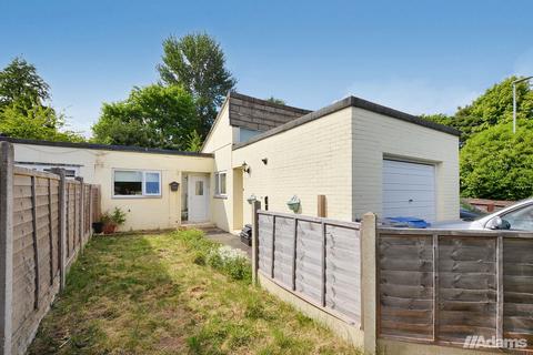 Fenwick Lane, Runcorn 3 bed terraced bungalow for sale