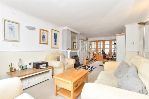 Kingscote Road, Waterlooville PO8 3 bed semi