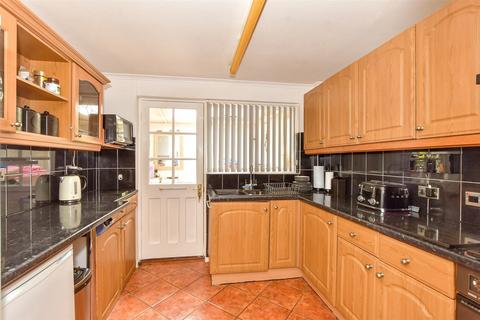 Kingscote Road, Waterlooville PO8 3 bed semi