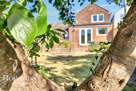 Blackheath Road, Lowestoft 4 bed detached house for sale