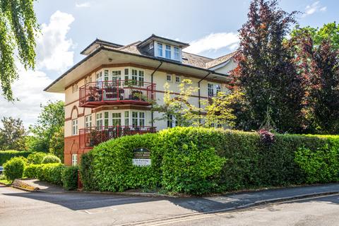 WOKING 2 bed flat for sale