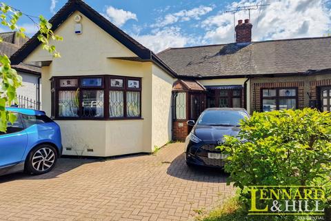 Highfield Gardens, Grays RM16 2 bed semi