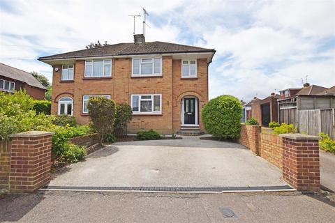 Broadview Avenue, Rainham 3 bed semi