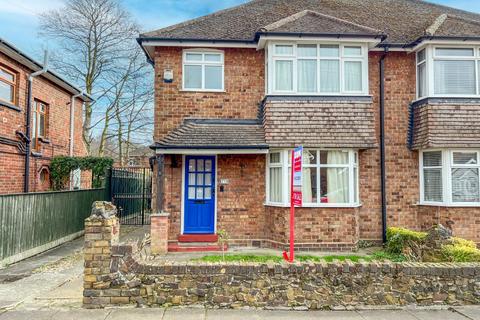Canterbury Drive, Grimsby... 3 bed semi