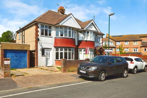 Newtown Avenue, Bognor Regis, West... 3 bed semi