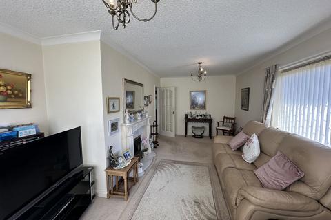 Gorwel, Llanfairfechan, Conwy, LL33 2 bed detached house for sale