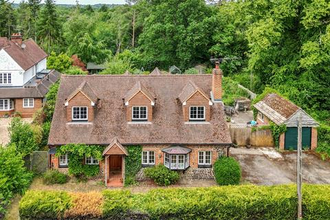 Crooksbury Road, Surrey GU10 4 bed detached house for sale
