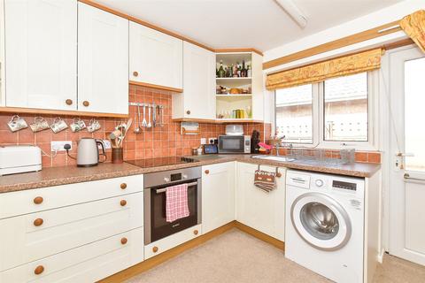 Westmill Road, Newport PO30 2 bed detached bungalow
